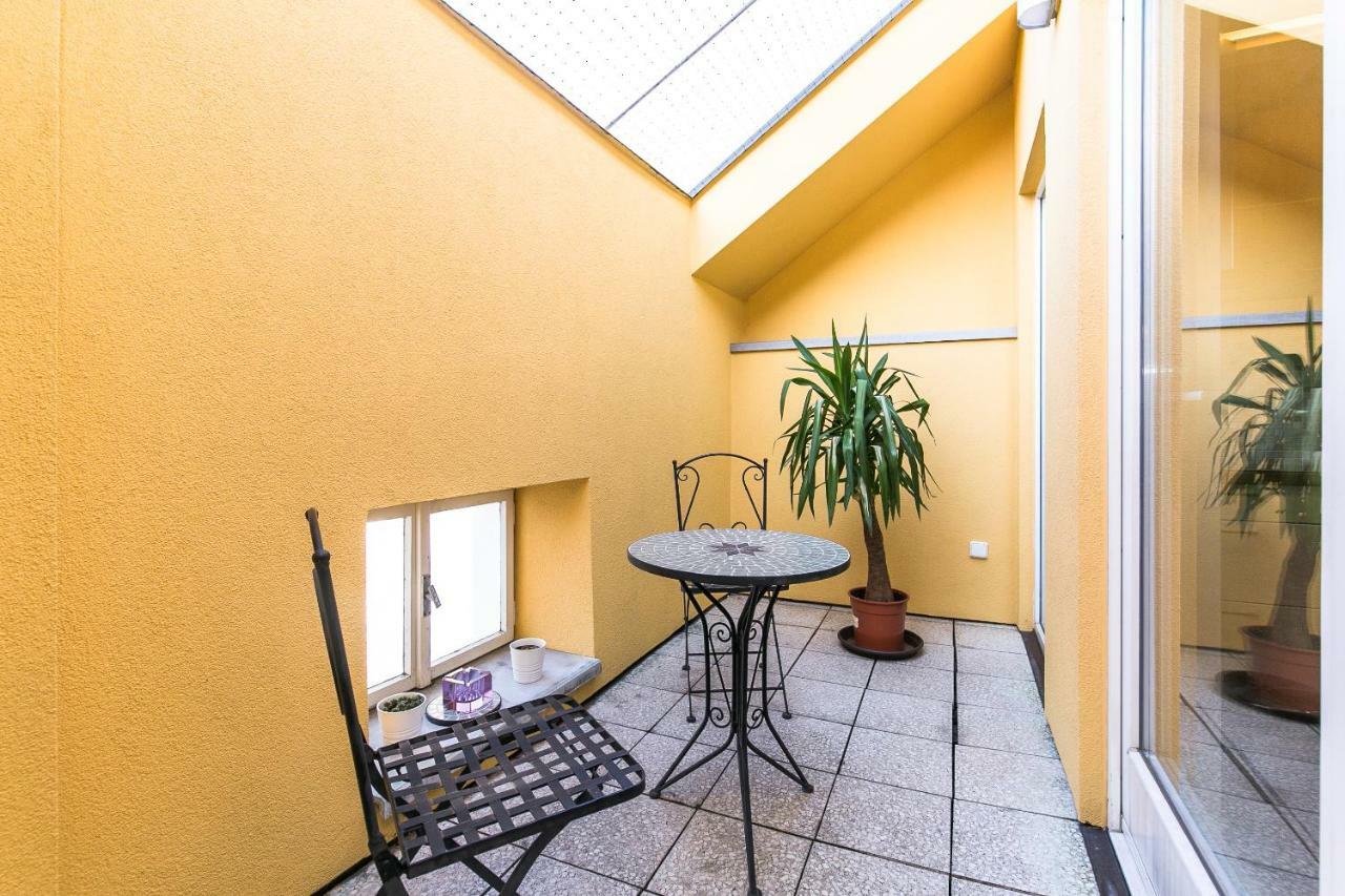 Attic Apartment By Wenceslas Square Prague Ngoại thất bức ảnh